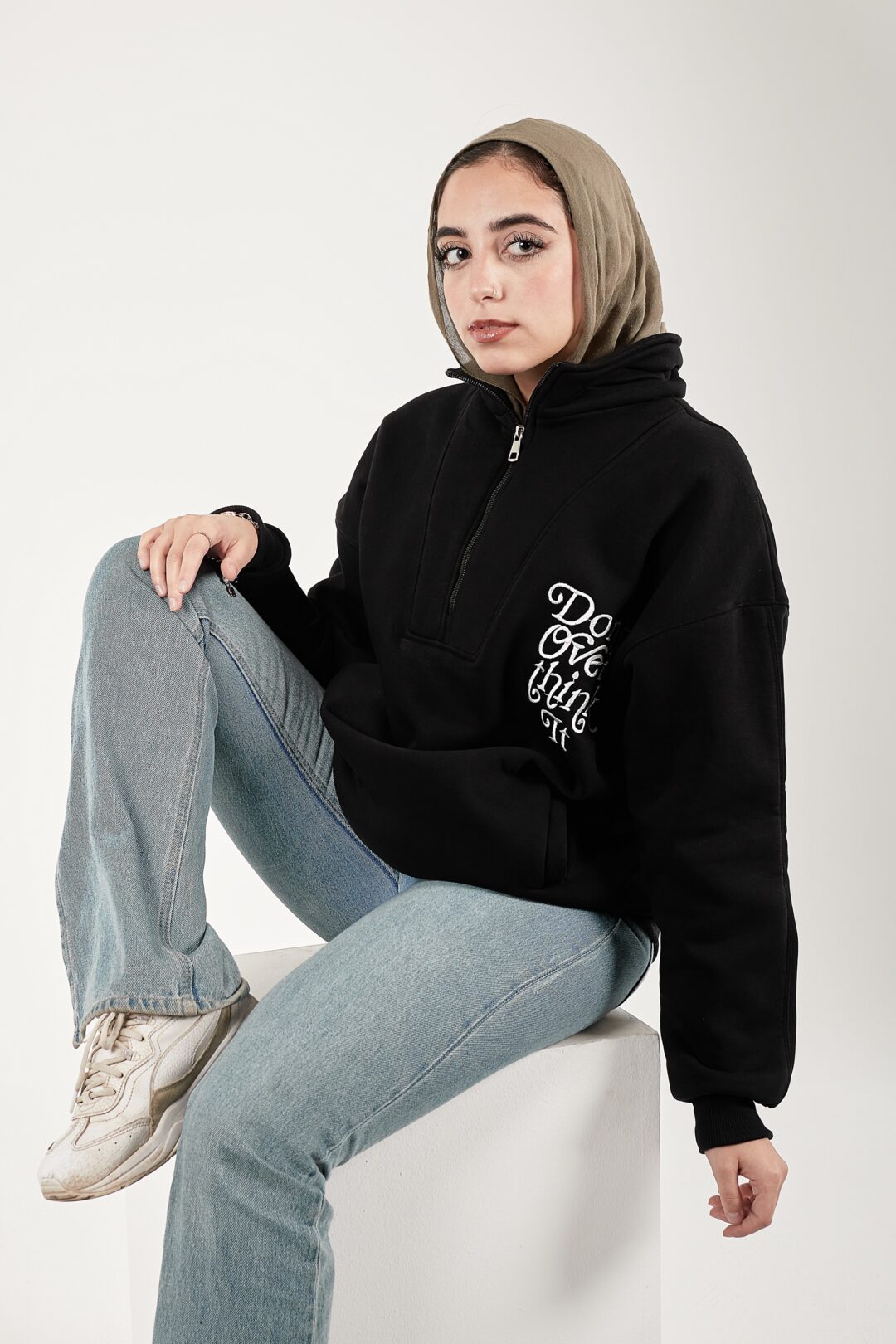 Don’t overthink it sweatshirt - Image 4