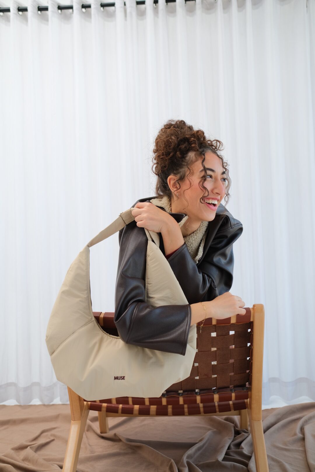The croissant bag in crème - Image 6