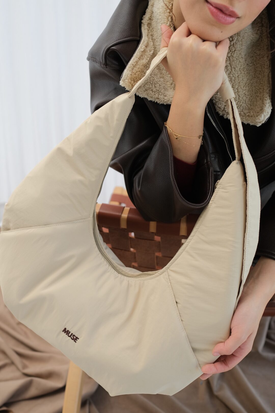 The croissant bag in crème - Image 5