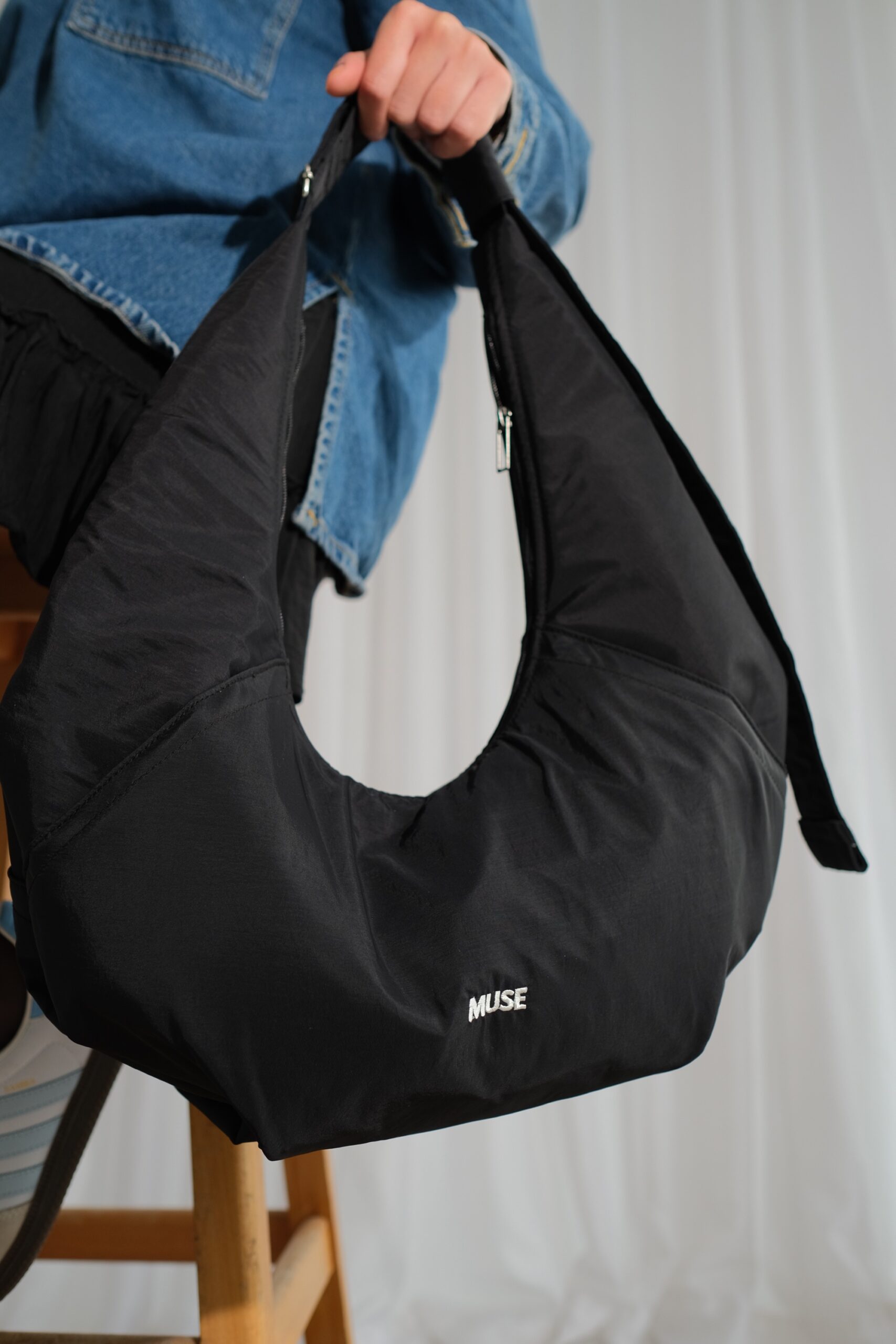 The croissant bag in Midnight – Muse the shop